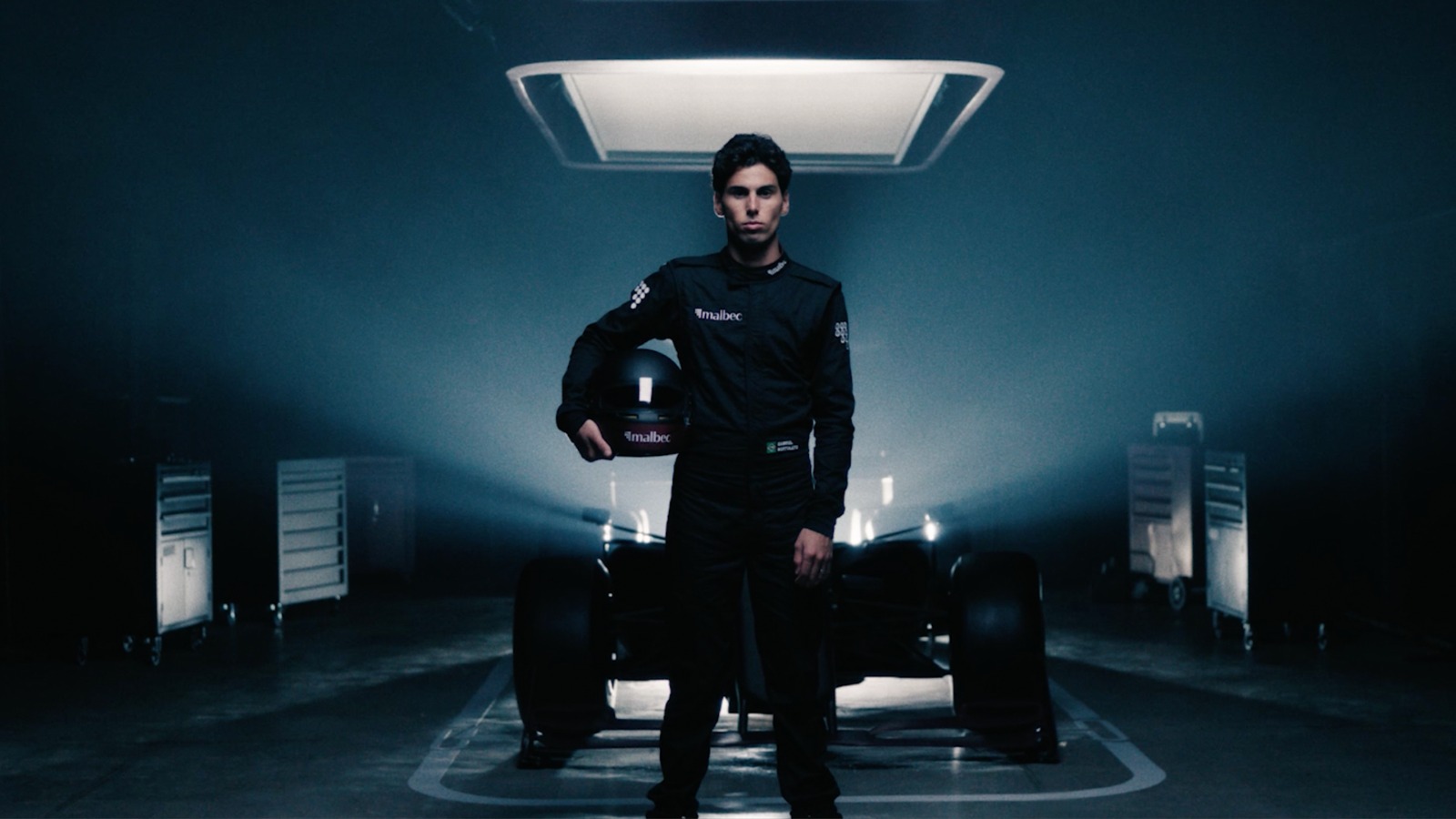 Com narração icônica de Galvão Bueno, Malbec celebra trajetória de Gabriel Bortoleto no automobilismo