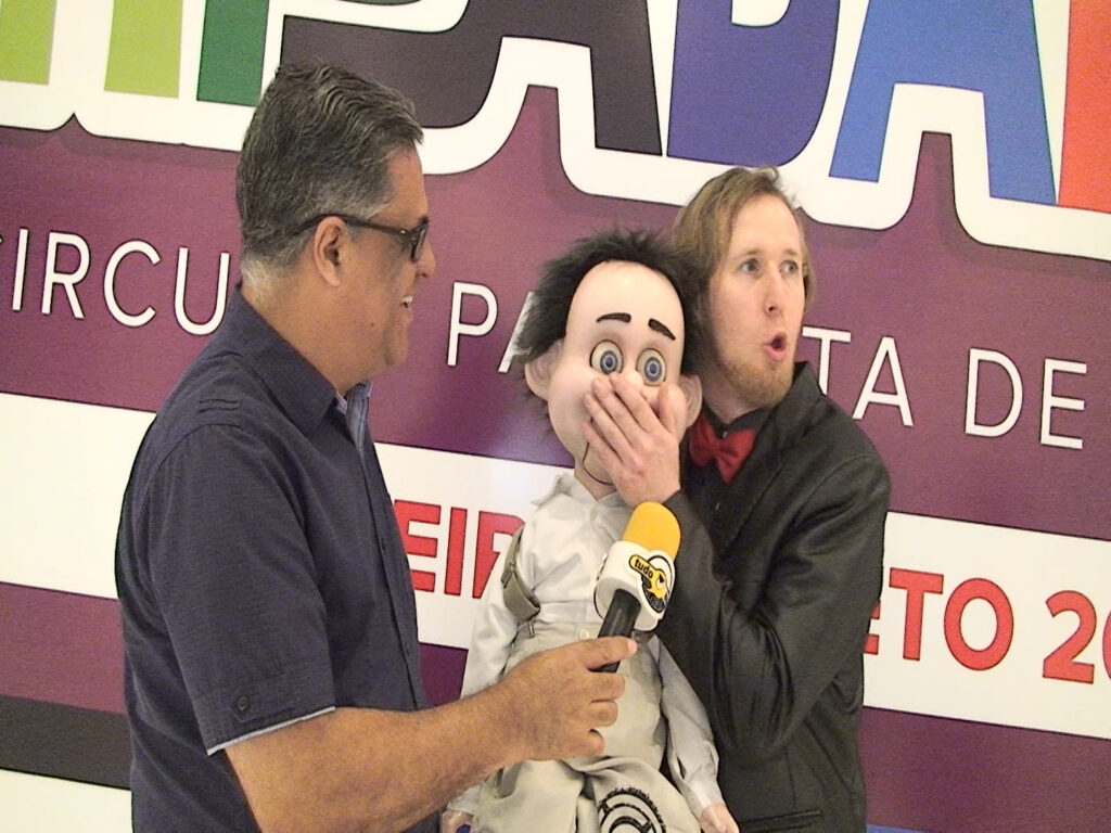 Relembrando: Entrevista com Murilo Couto, com o ventríloquo Yakko Sideratos e com o Boneco Petráki