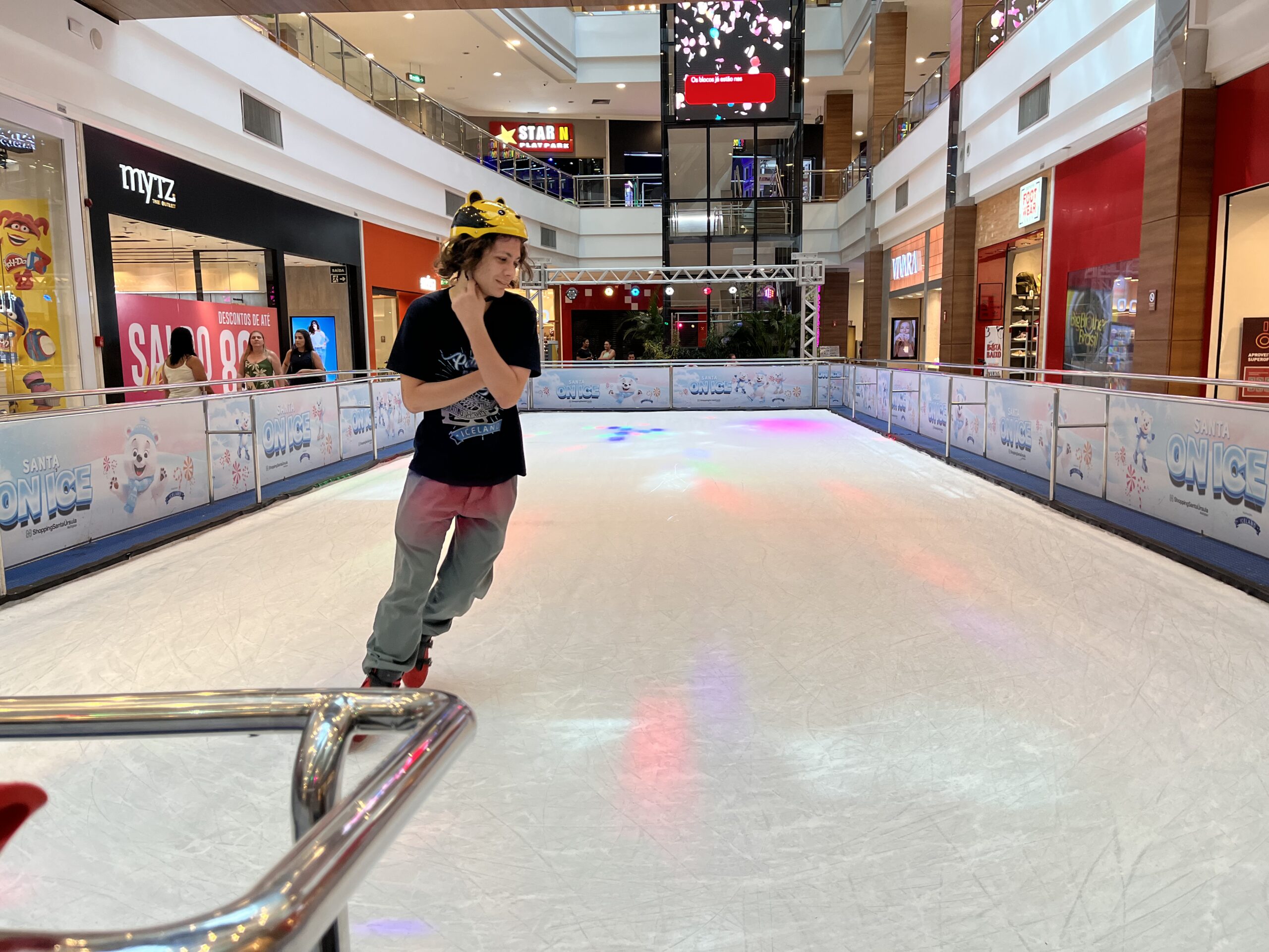 Última oportunidade: ShoppingSantaÚrsula prorroga patinação no gelo até o dia 9 de março
