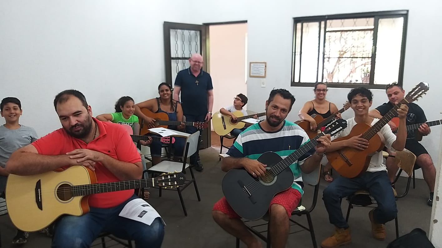 Projeto Tocando e Encantando oferece 100 vagas gratuitas em três oficinas