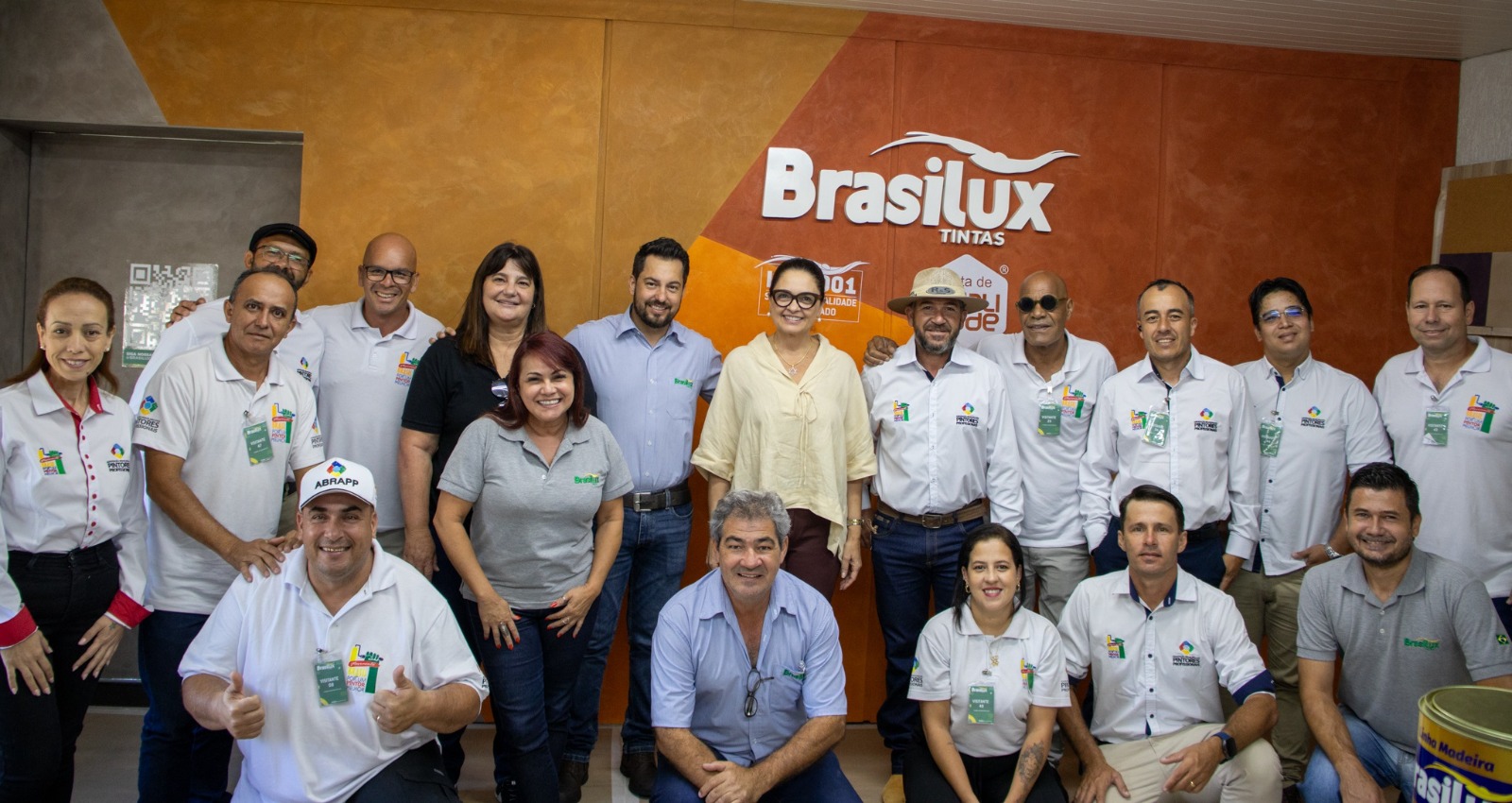 Movimento Brasil por um Pintor Melhor visita fábrica da Brasilux