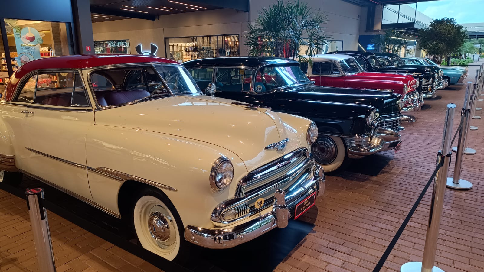 Mostra de carros antigos continua no Santa Maria Outlet após sucesso de público