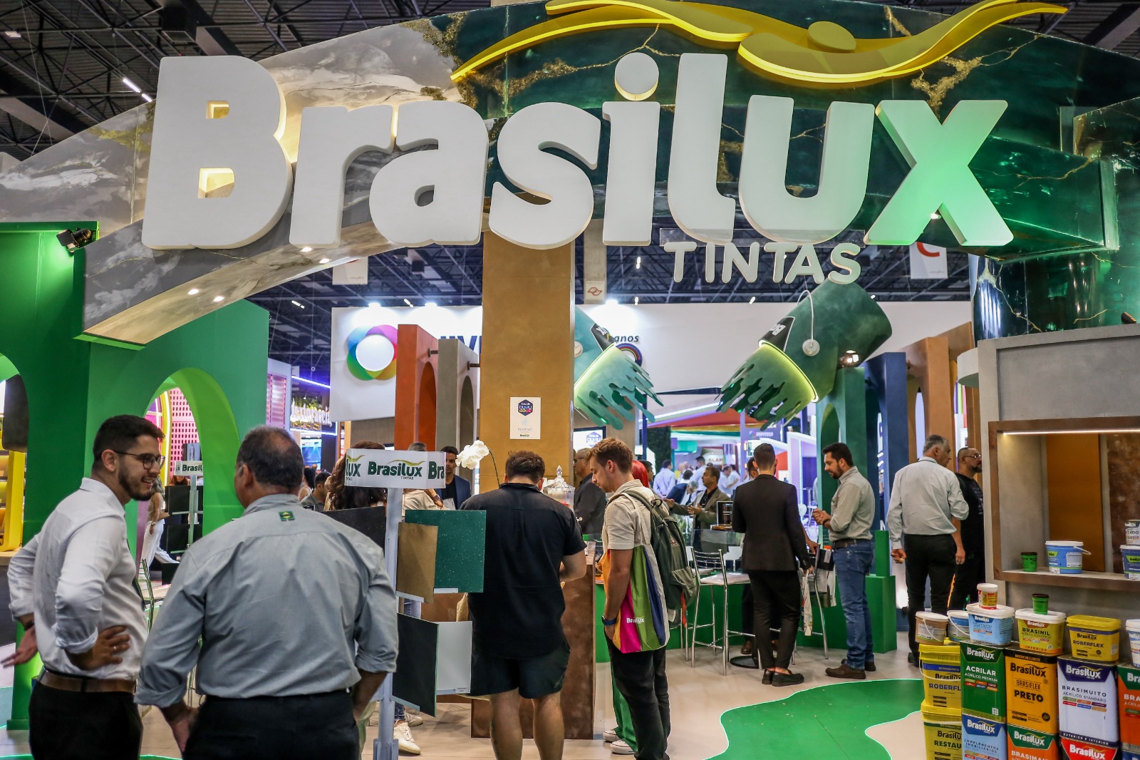 Brasilux Tintas apresentará lançamentos em cores metalizadas e fundo preparador inovador na Haus Decor