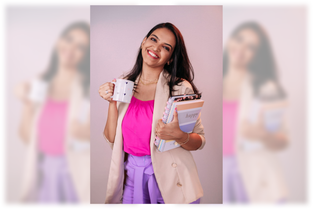 <p>Beatriz Gomes , conhecida como Tia Bya, professora do segundo ano do ensino fundamental</p>
