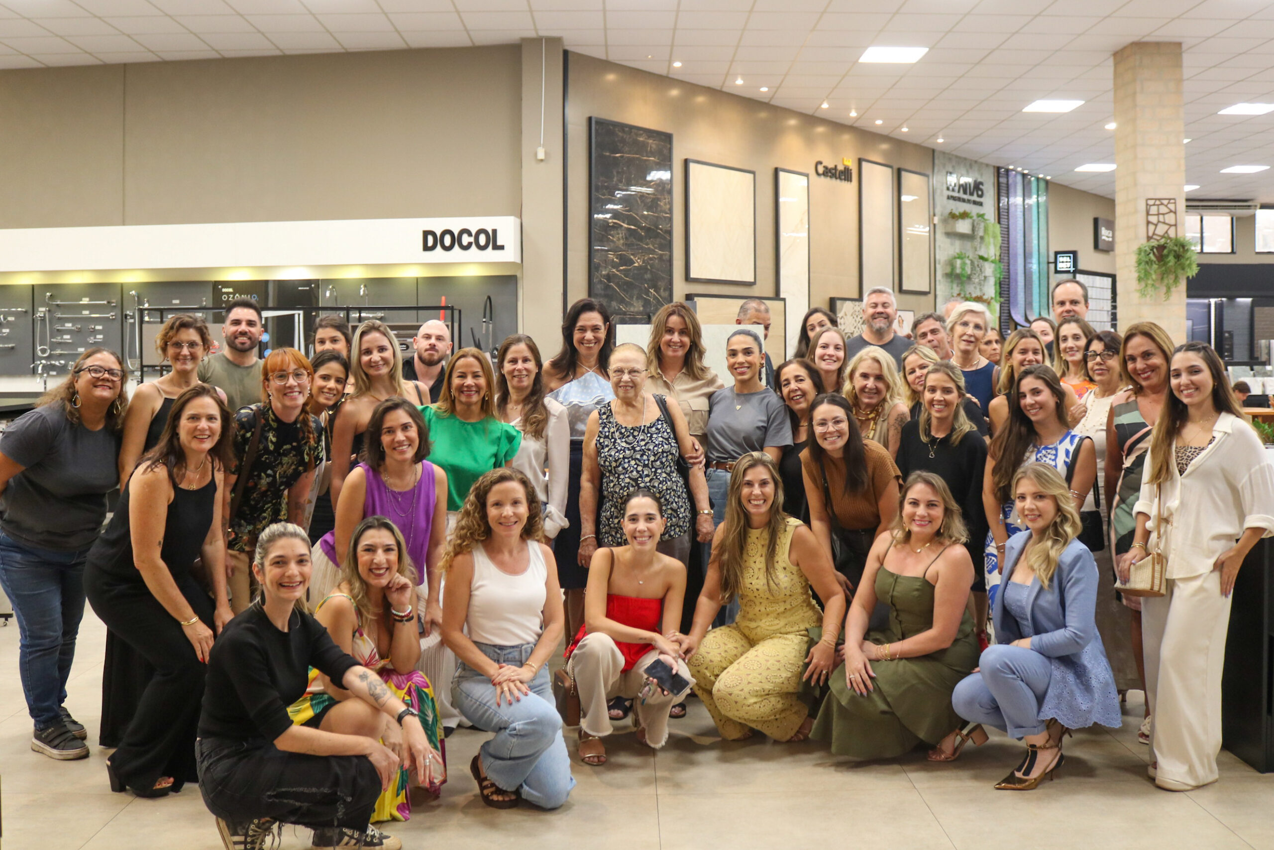 Del Lama Acabamentos promove exposição fotográfica em homenagem à arquitetas de Ribeirão Preto