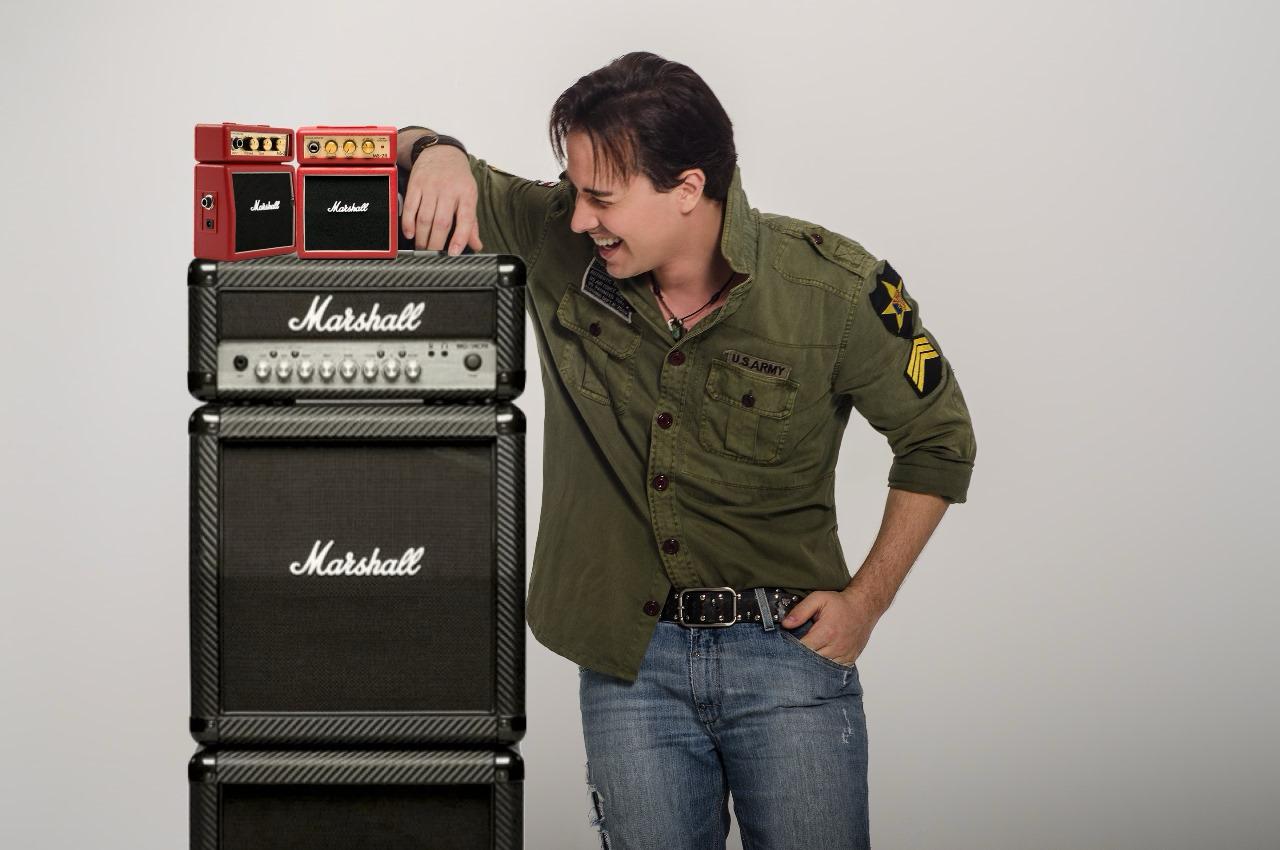 Toni Wise comanda a noite no Esquina 62 com muito rock e pop