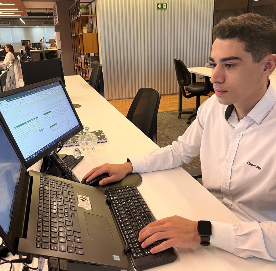 Construção civil: setor tem dificuldade em atrair jovens e empresas apostam em formação de novos talentos