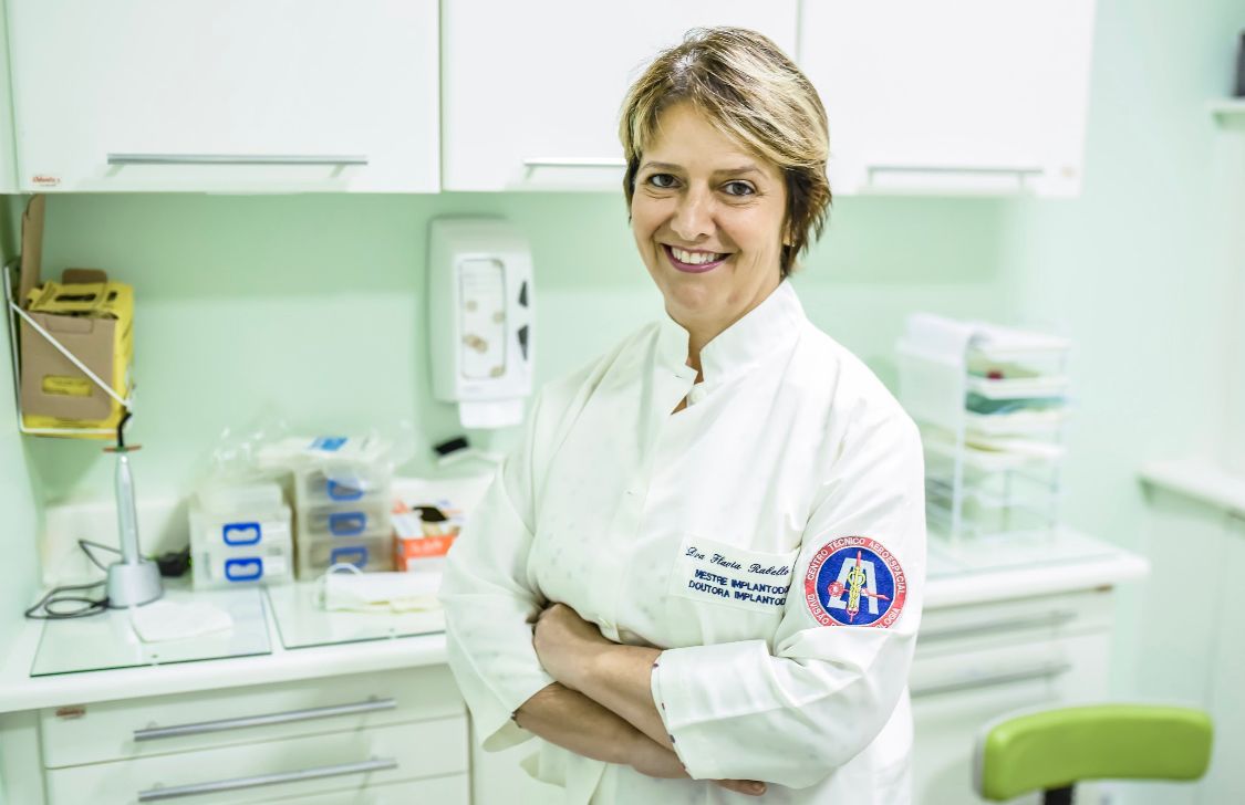 Implantes dentários transformam vidas ao resgatar a autoestima