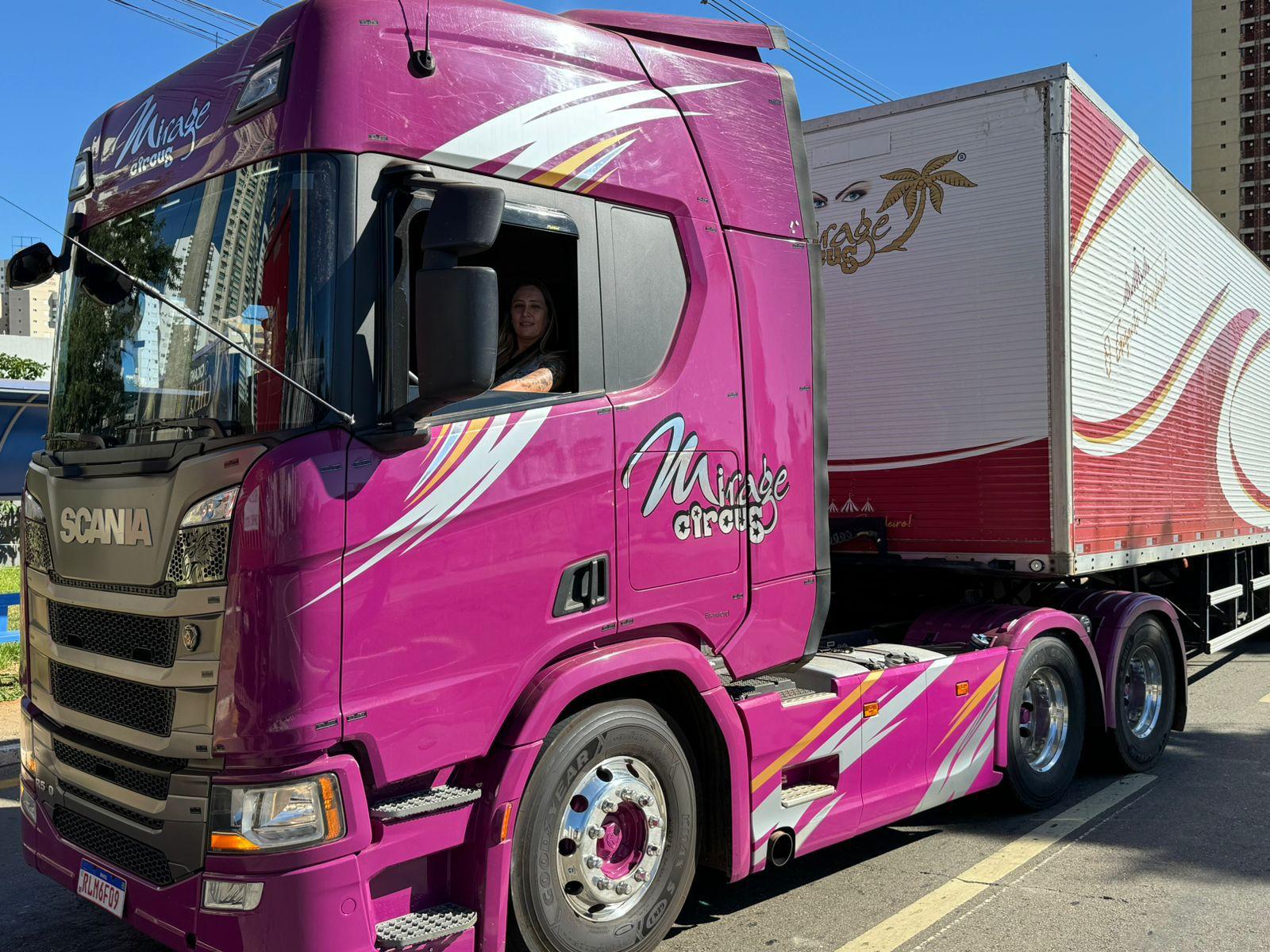 Comboio do Mirage Circus chega a Criciúma