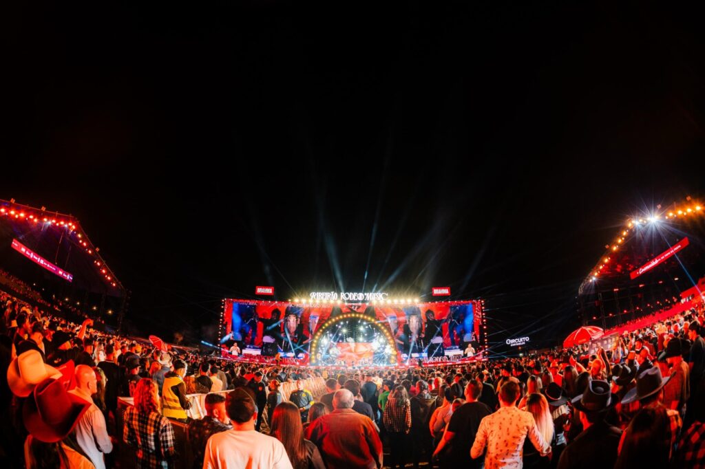 <p>Último dia da 19ª edição do RRM terá finais de Três Tambores e montarias em touros, além de emocionantes shows no palco principal Crédito Drone JC</p>

