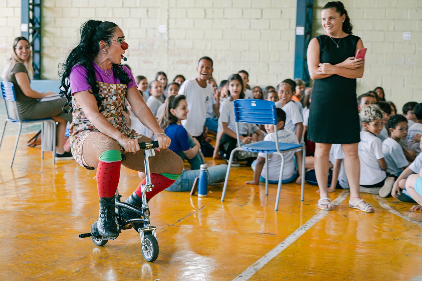 Festival Internacional de Circo leva arte e oficinas a escolas municipais de Ribeirão Preto
