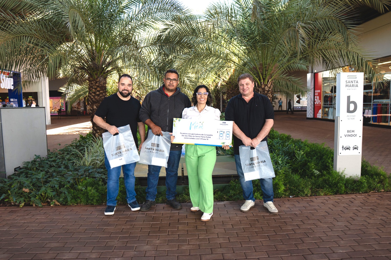 Campanha de Dia das Mães do Santa Maria Outlet entrega quatro iPhones 16