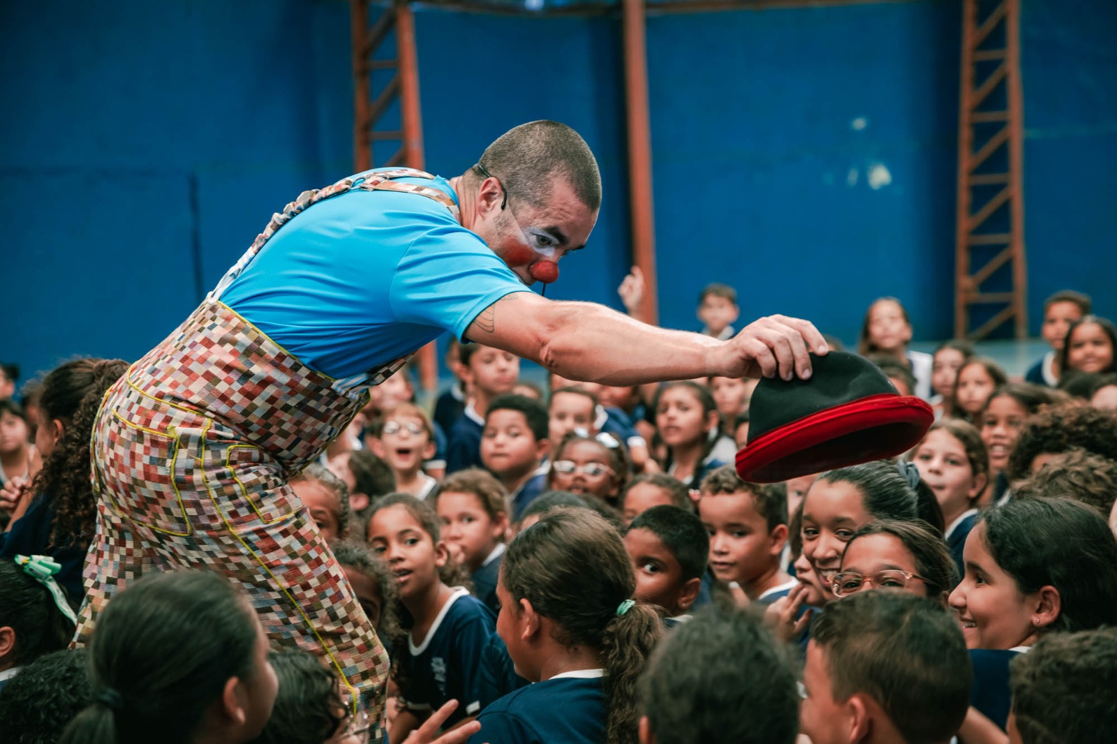Festival Internacional de Circo leva magia às escolas municipais de Ribeirão Preto