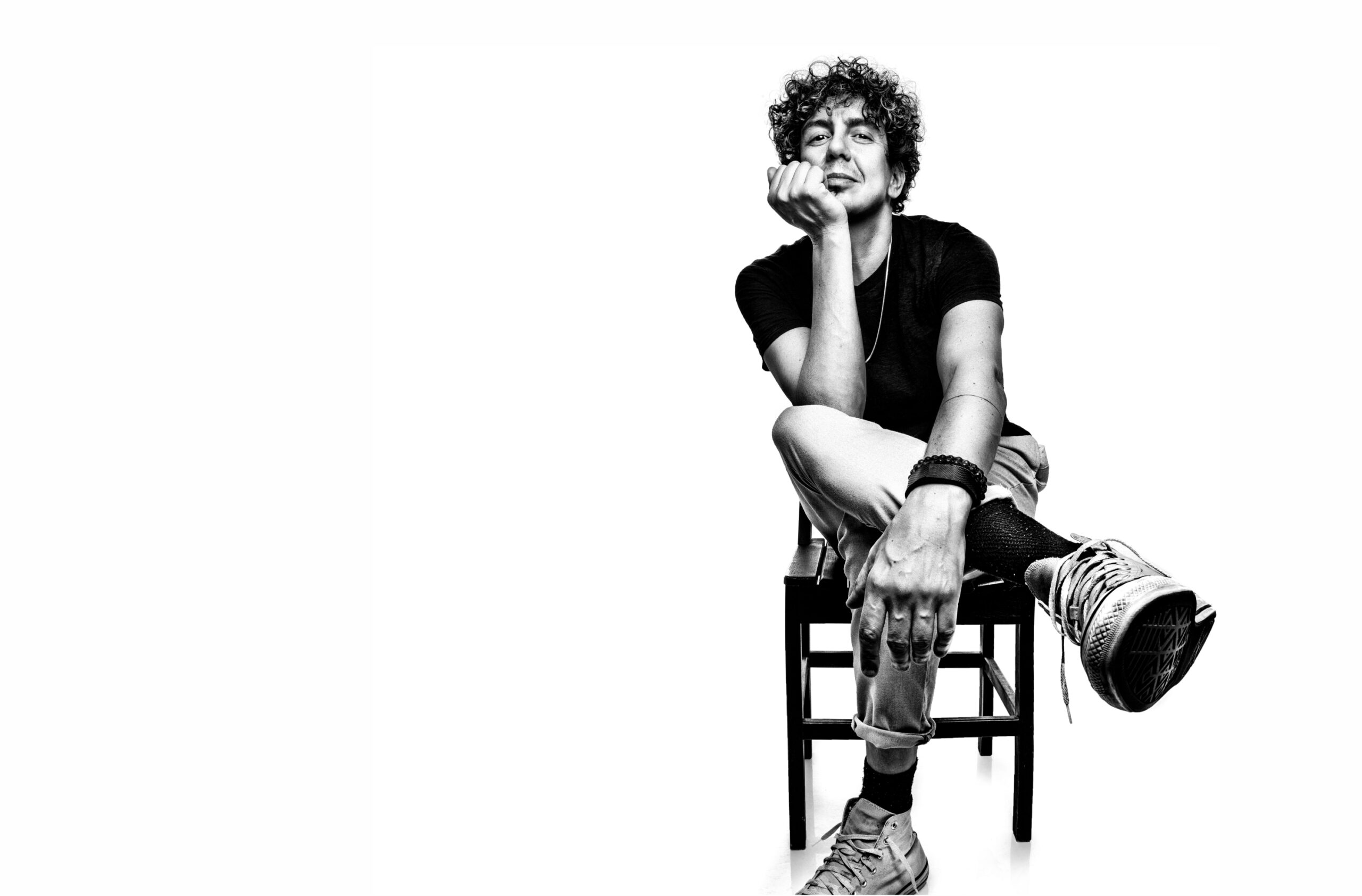 Sandami lança o single “Quando você me Deixou” e mostra sua faceta autoral