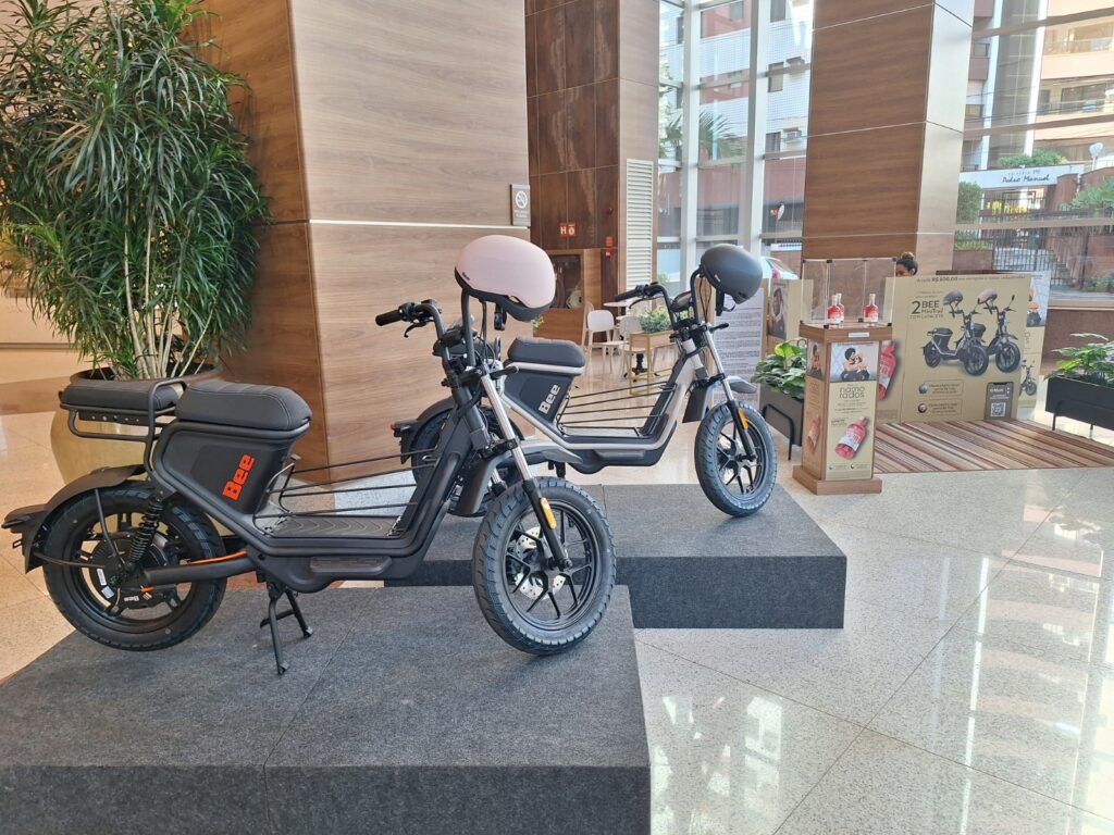 <p>Campanha de Dia dos Namorados do ShoppingSantaÚrsula sorteará duas motocicletas elétricas Bee Mini Trail com capacetes<br />
Crédito: Divulgação/ShoppingSantaÚrsula</p>
