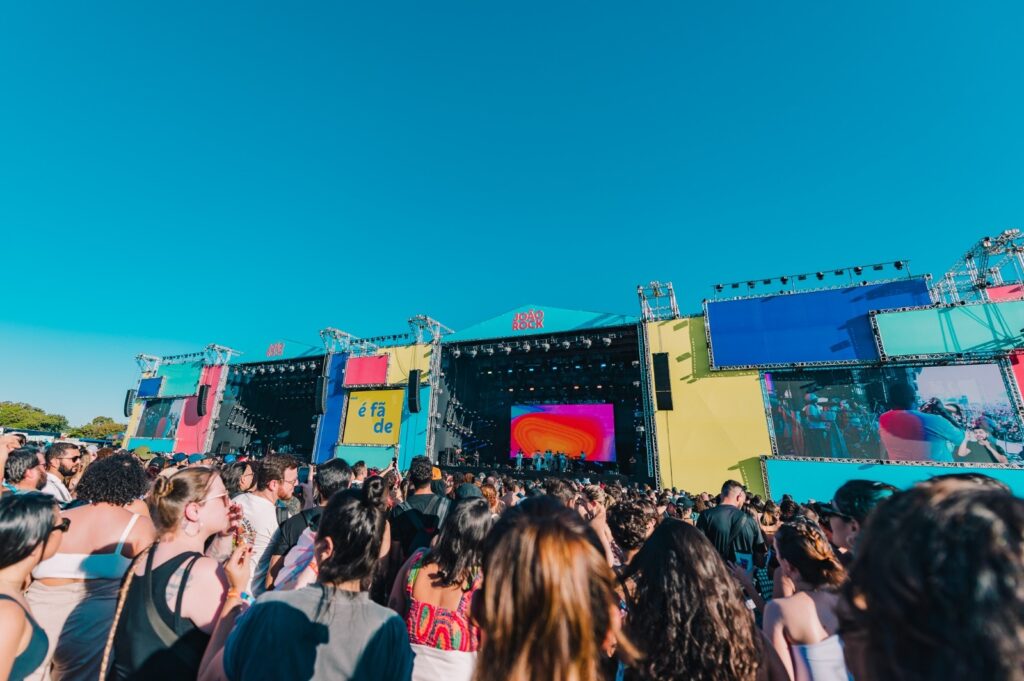 <p>Transfer tem dois pontos de embarque e desembarque e garante entrada exclusiva no evento<br />
Crédito: Divulgação/João Rock</p>
