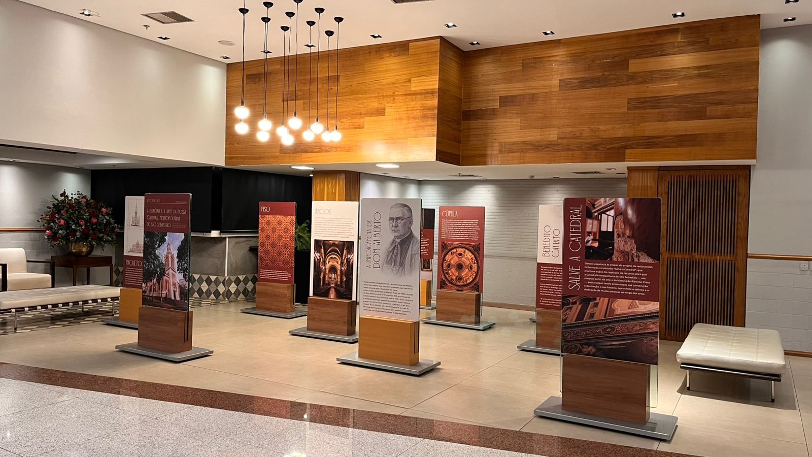 ShoppingSantaÚrsula recebe exposição em apoio à restauração da Catedral Metropolitana de Ribeirão Preto