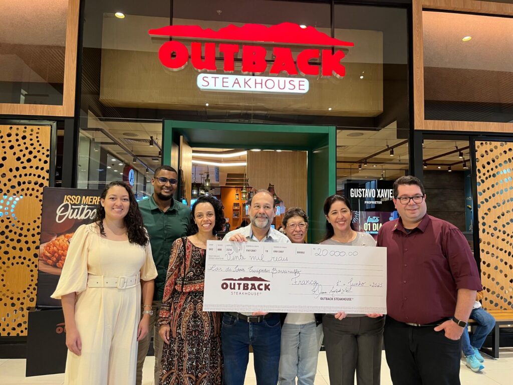 Outback Steakhouse e Instituto Eurípedes Barsanulfo firmam parceria em prol de idosos em situação de vulnerabilidade