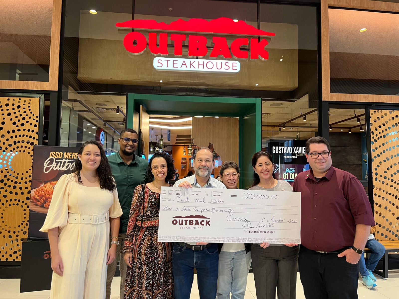 Outback Steakhouse e Instituto Eurípedes Barsanulfo firmam parceria em prol de idosos em situação de vulnerabilidade