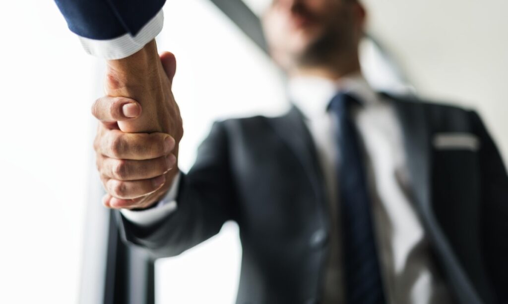 Empresas brasileiras realizaram 330 fusões e aquisições no primeiro trimestre de 2025