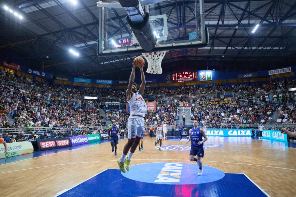 Franca Shopping transmite finais do basquete com entrada gratuita e telão na Praça Pássaros