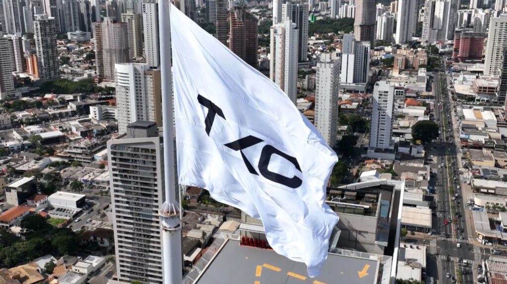 Nas Alturas com o Agro: TXC hasteia sua bandeira no topo do Brasil