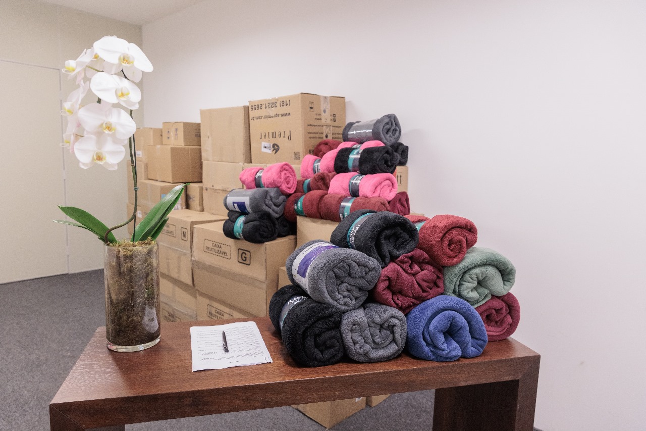RibeirãoShopping entrega mais de 1.400 peças de roupa ao Fundo Social de Solidariedade de Ribeirão Preto