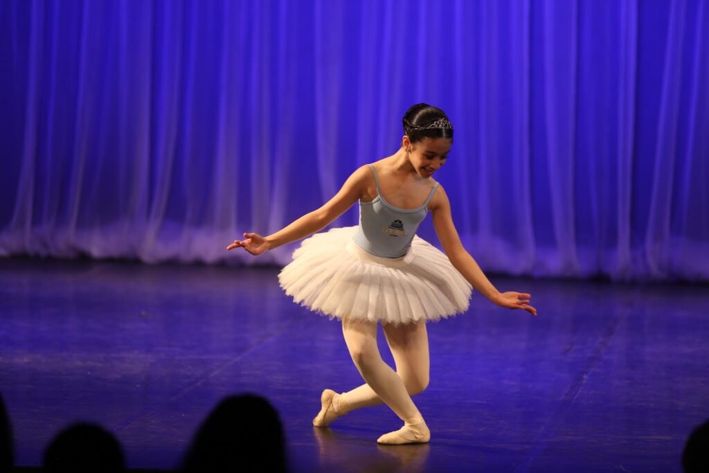 Elisa Neves: A promessa carioca que brilha no palco do Bolshoi Brasil