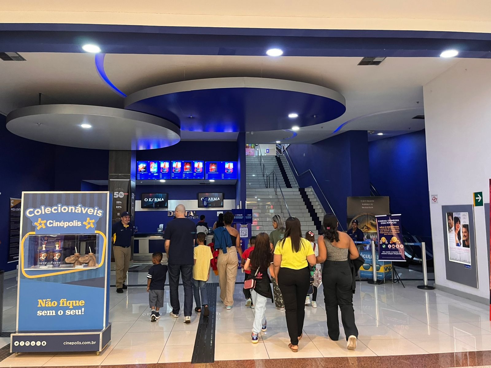 ShoppingSantaÚrsula promove sessão de cinema inclusiva para crianças da ONG Amigos do Bairro