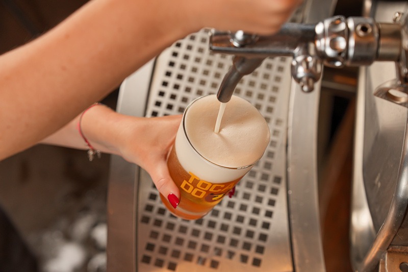 Cervejas com coco queimado, paçoca e caju entram no cardápio exclusivo da Toca do Urso