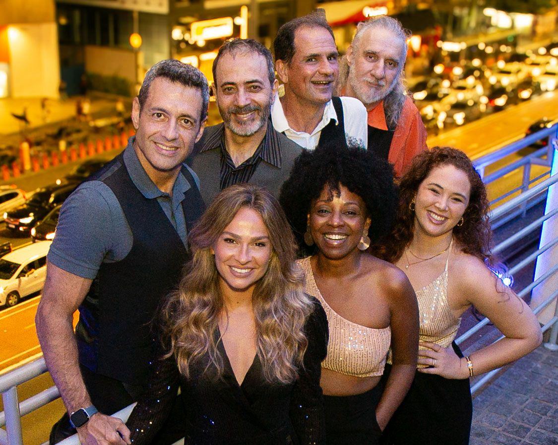 Dia dos Pais: Resort Le Canton oferece tradicional barbecue e show da cantora Camilla Marotti em homenagem a grandes divas americanas
