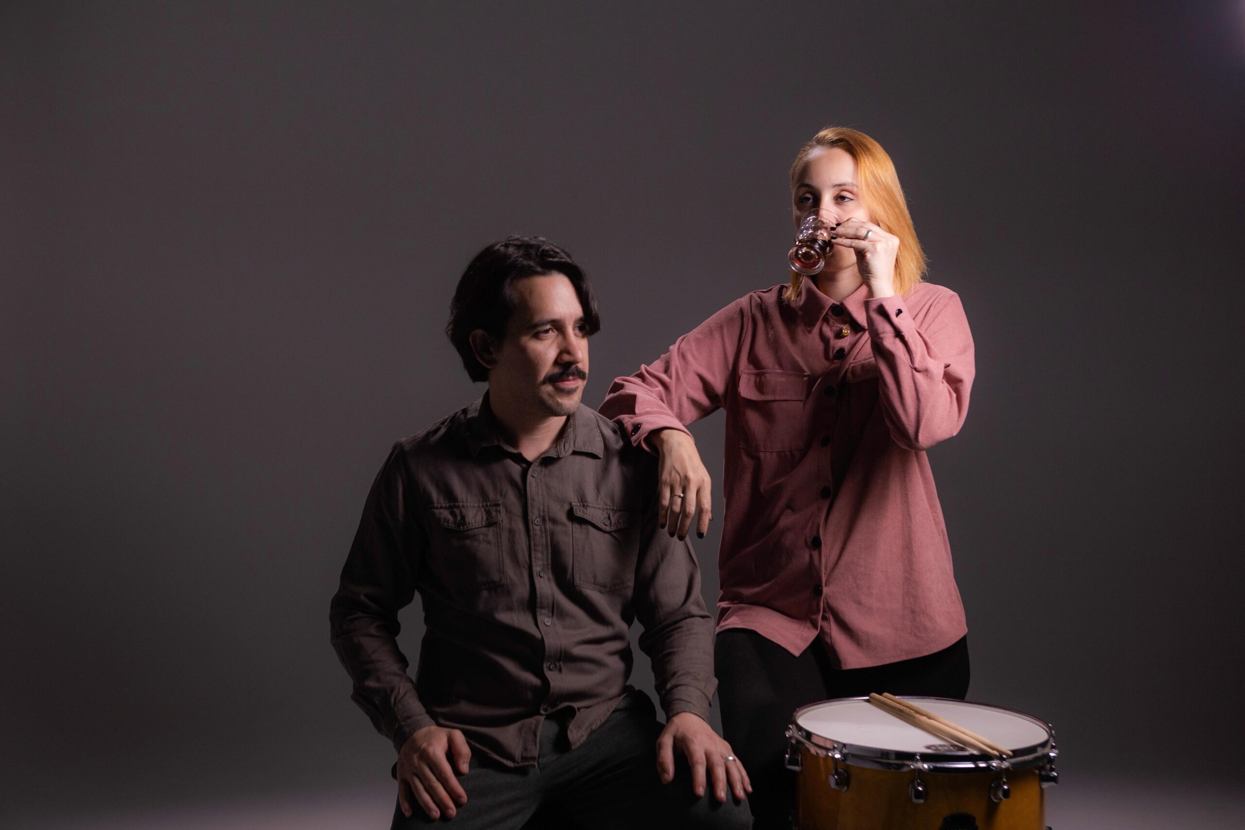 Tumpá Duo traz a Goiás concertos cênicos e oficinas gratuitas com foco na percussão contemporânea