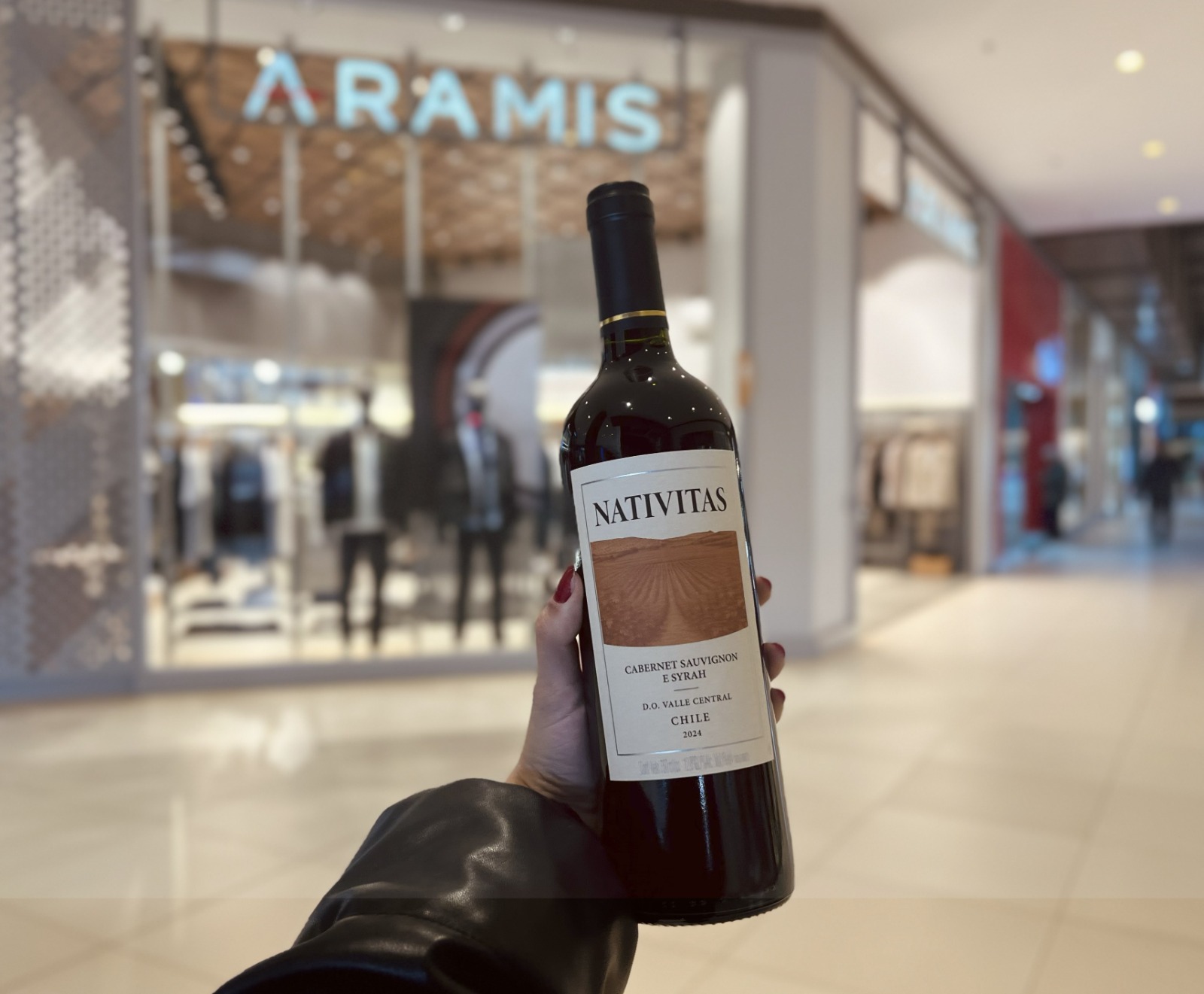 Franca Shopping presenteia clientes com vinho e sorteia adegas no Dia dos Pais