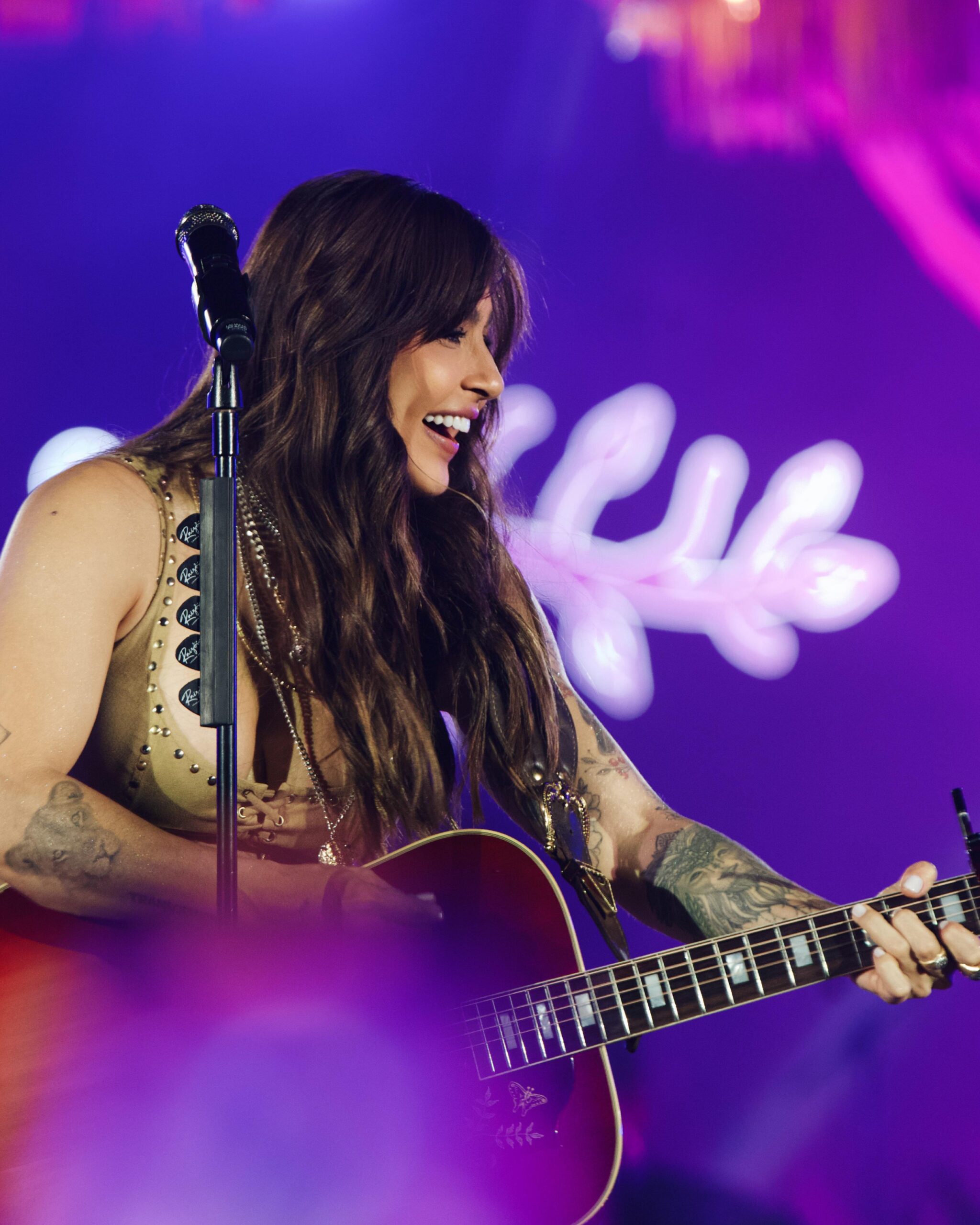 Lauana Prado embala público de Ribeirão Preto na festa mais RAIZ do Brasil