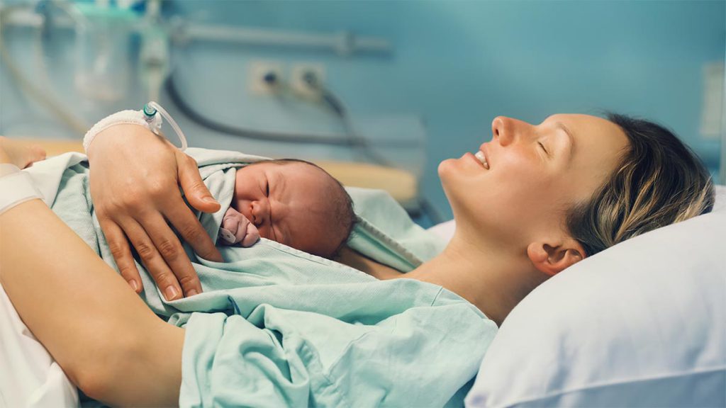 Cresce a procura por partos humanizados no Brasil e especialista explica os benefícios para o bebê