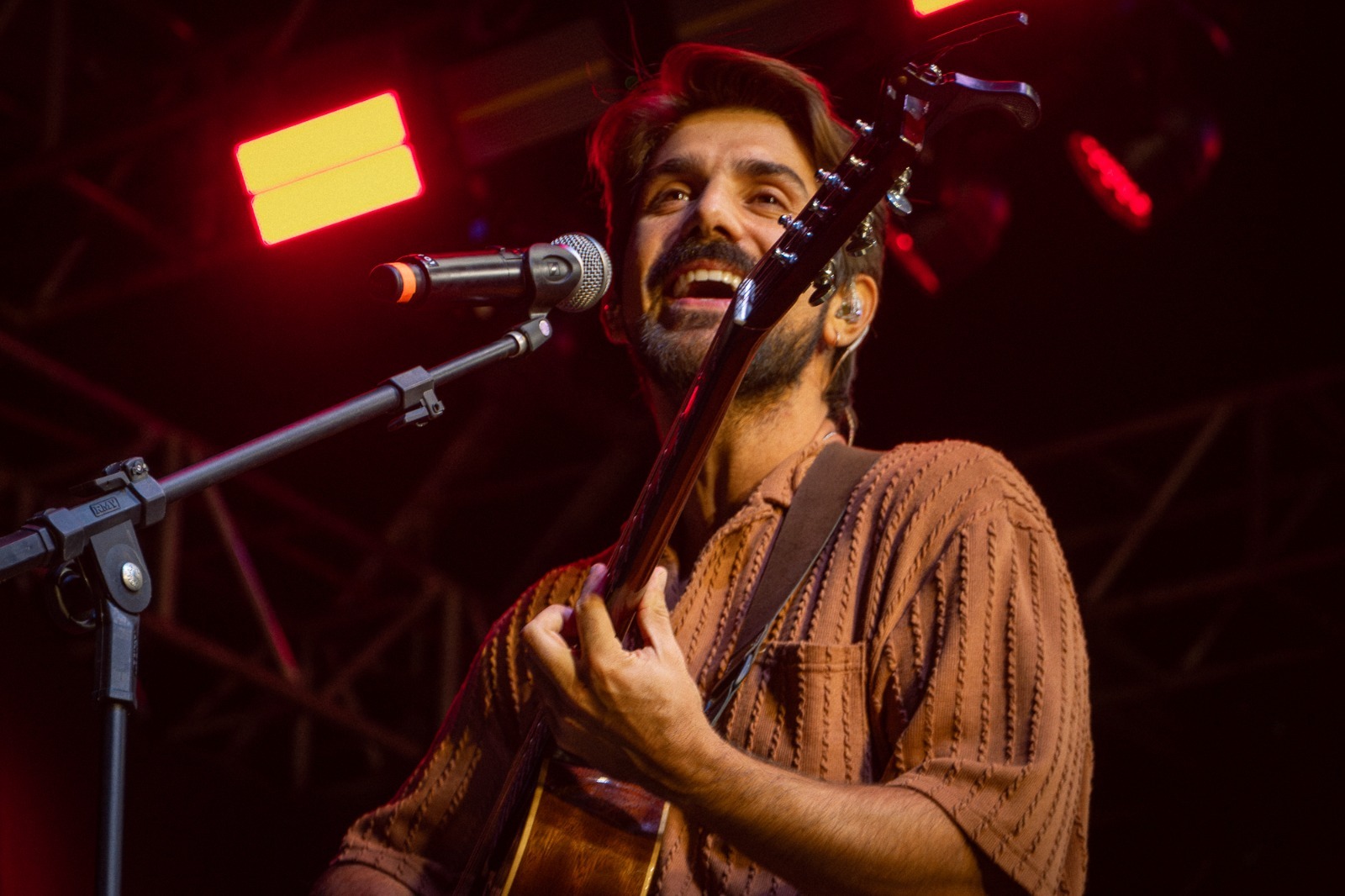 “De Perto”, turnê de Gabriel Gonti agita festival mineiro antes do show de Lenine