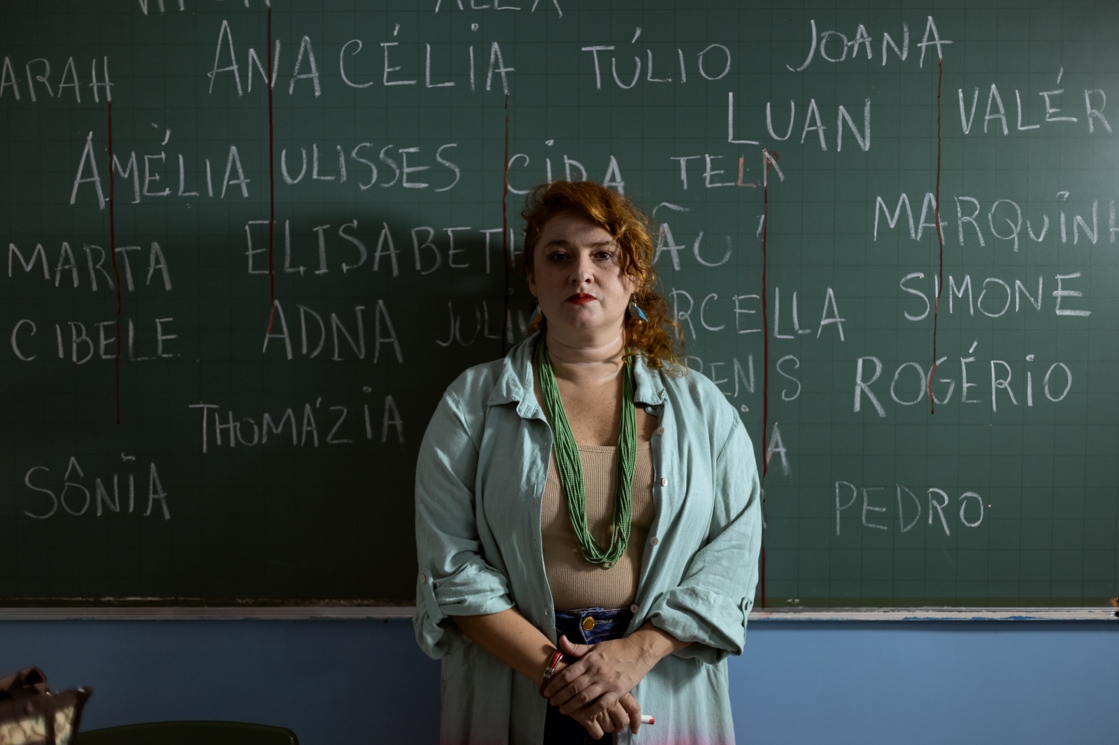Espetáculo “Belmira” reflete sobre o medo e a resistência de educadores diante da violência escolar