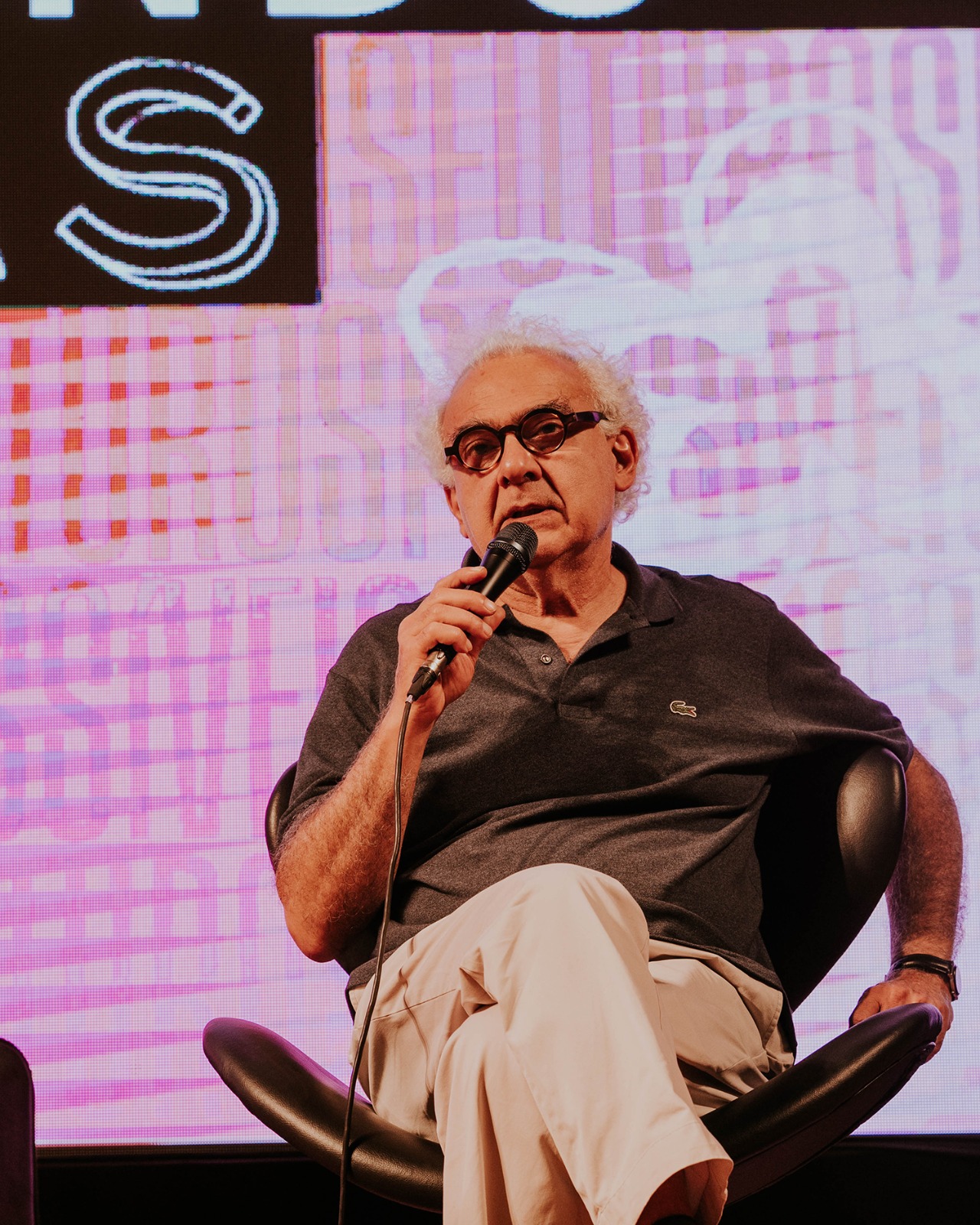 Milton Hatoum e Rafael Calça participam de encontro com estudantes durante a 24ª FIL