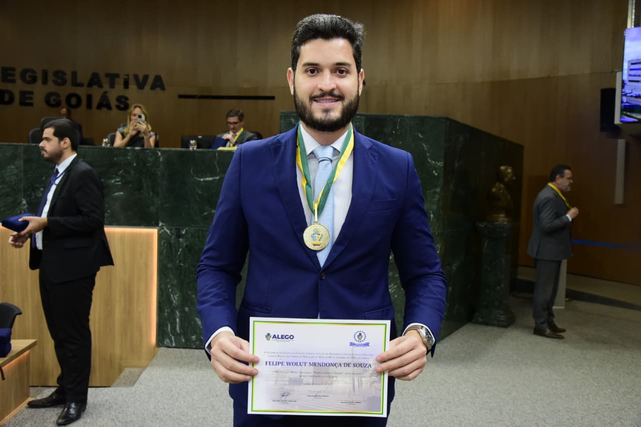 Advogado goiano Felipe Wolut é homenageado na Assembleia Legislativa