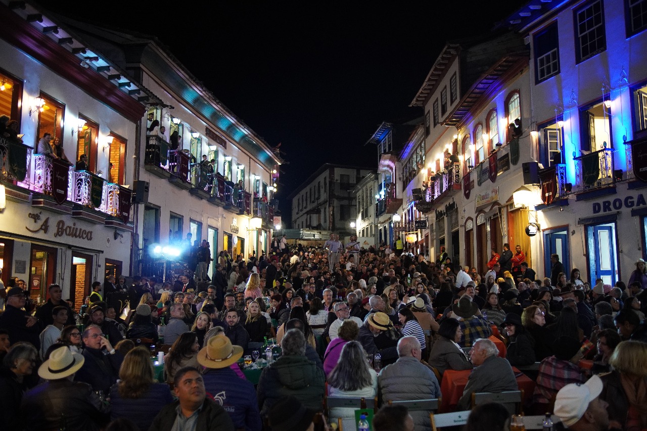 Entre música e história, Vesperata transforma Diamantina em palco a céu aberto