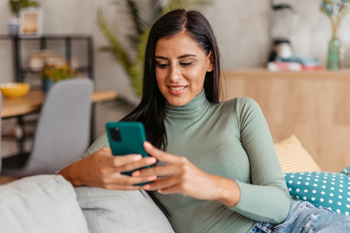 Uso prolongado do celular e os problemas posturais