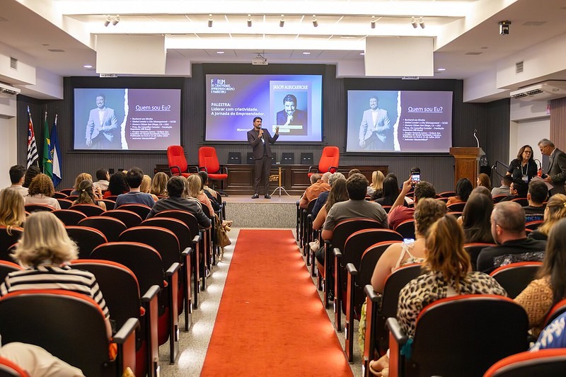 Evento em Ribeirão Preto promoveu debates sobre criatividade, empreendedorismo e marketing