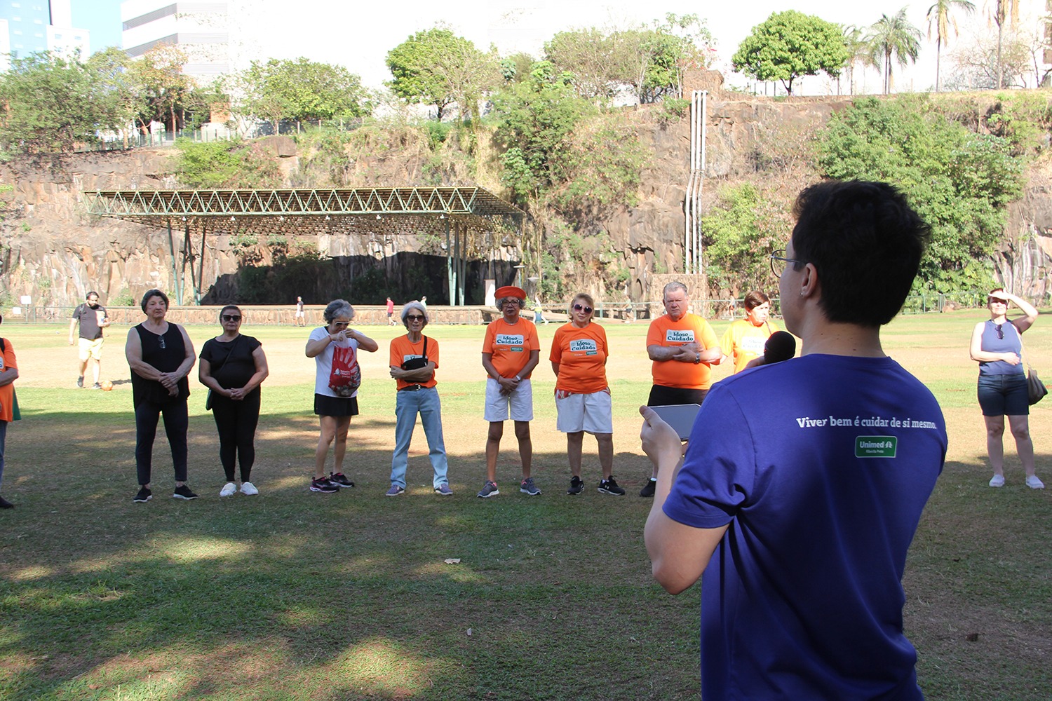 Caminhada marca o Dia Internacionaldo Idoso em Ribeirão Preto