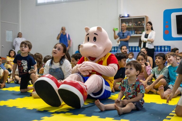 <p>Personagem Hipopó terá encontro especial com as crianças neste fim de semana<br />
Crédito: Divulgação</p>