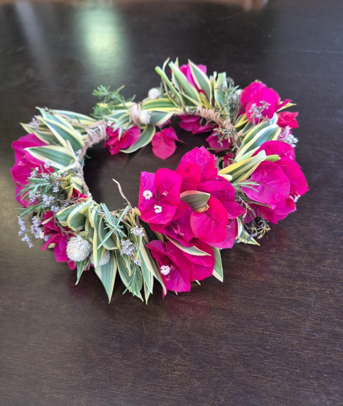 Flores, arte e conscientização no Outubro Rosa do ShoppingSantaÚrsula