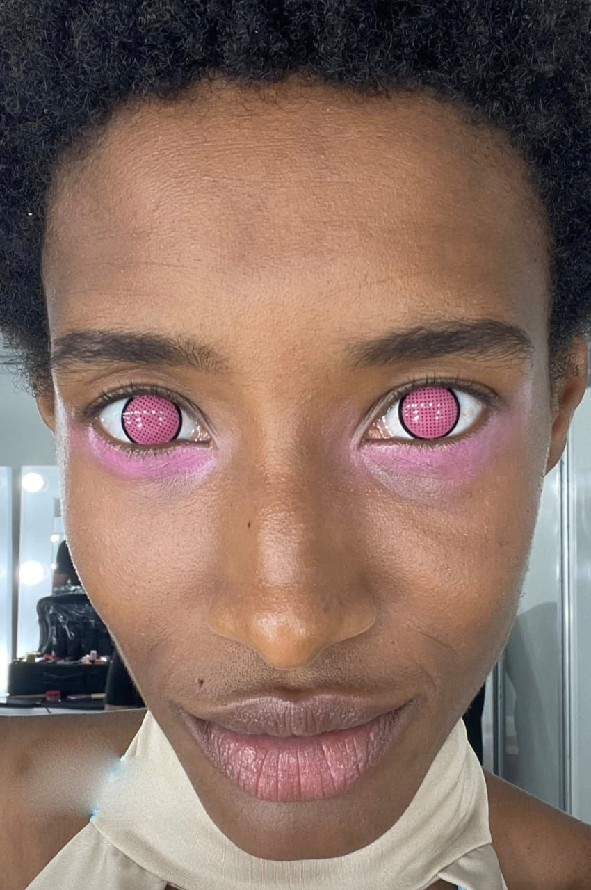 Modelo Ana Patrocínio se destaca no SPFW N60 com olhar ousado que hipnotizou a passarela