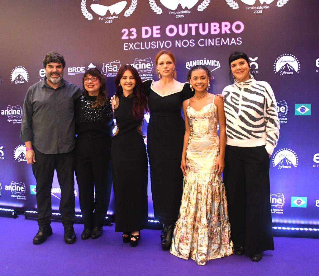 <p>Rodrigo Montenegro, Susanna Lira, Klara Castanho, Karine Teles, Alana Cabra e Mara Lobão.<br />
Foto: Nicolau Satudi</p>
