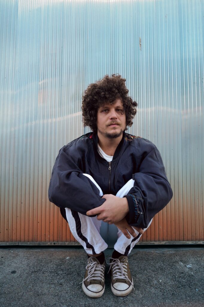 Chico Chico apresenta show no Theatro Pedro II dentro do movimento A Música Brasileira Vive