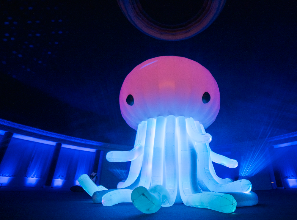 Instalação sensorial “Siga Flutuando”, de Felipe Yung (Flip), chega ao POW Festival 2025 com uma experiência única de arte e inclusão