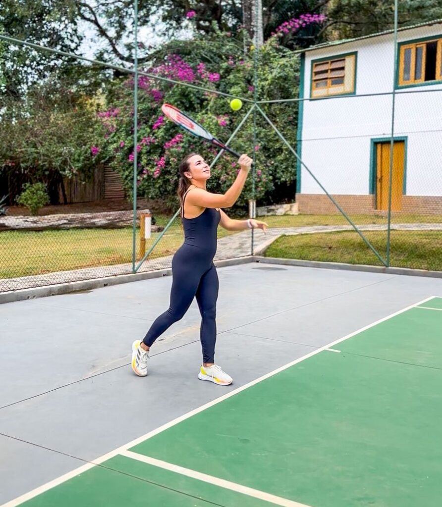 Pickleball conquista celebridades e ganha espaço em hotéis no Brasil